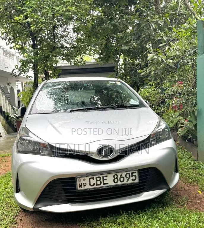 Toyota Vitz 2016 Car (Used)