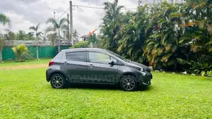 Toyota Vitz U Grade 2017 Car (Used)