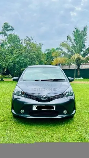 Toyota Vitz U Grade 2017 Car (Used)
