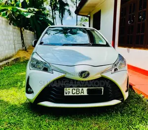 Toyota Vitz 2018 Car (Used)