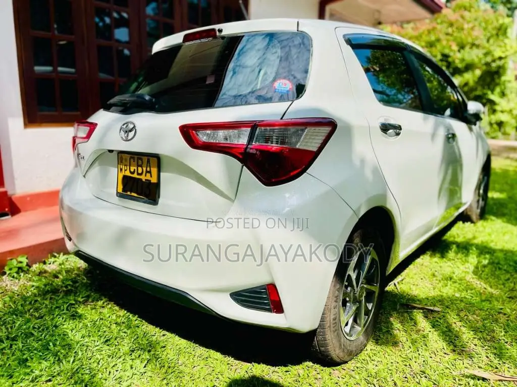 Toyota Vitz 2018 Car (Used)