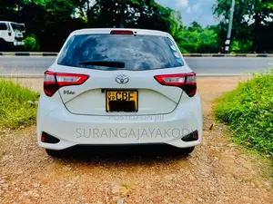 Toyota Vitz 2018 Car (Used)
