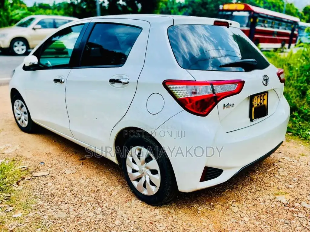 Toyota Vitz 2018 Car (Used)