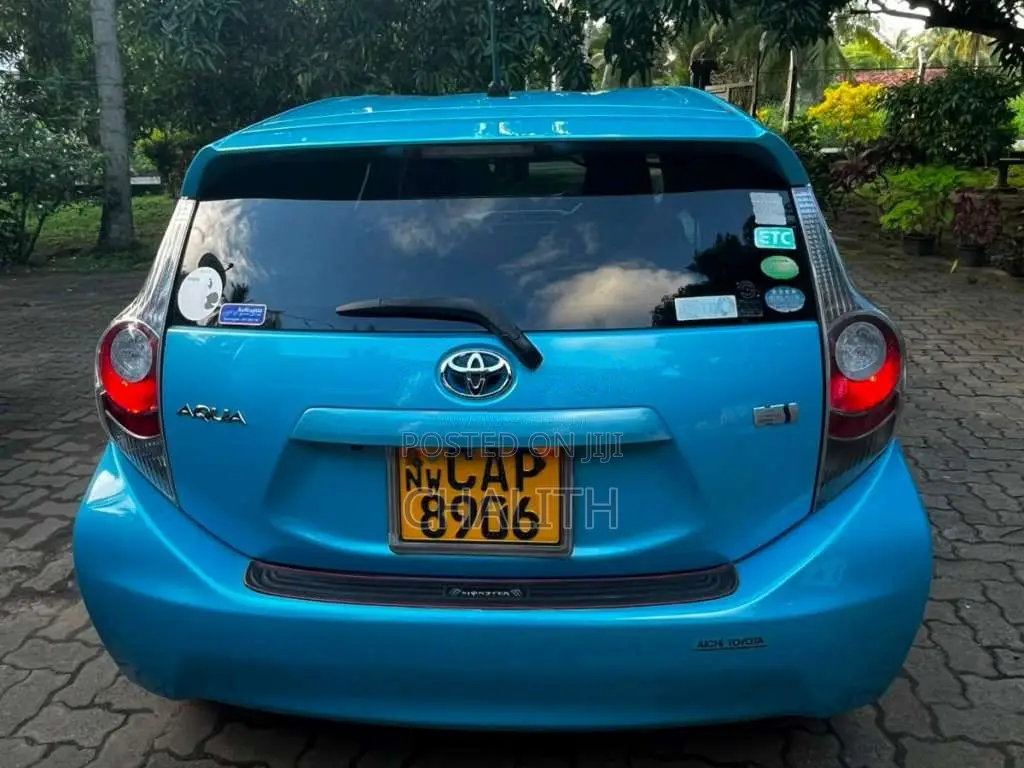 Toyota Aqua 2012 Car (Used)
