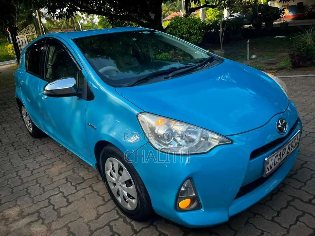 Toyota Aqua 2012 Car (Used)