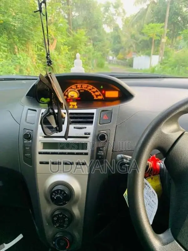 Toyota Vitz 2008 Car (Used)