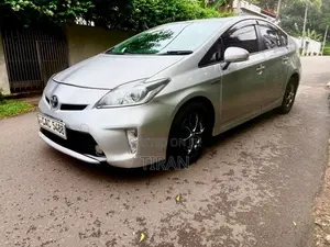 Toyota Prius 2012 Car (Used)