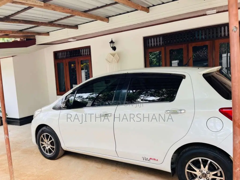Toyota Vitz JEWELA 2015 Car (Used)