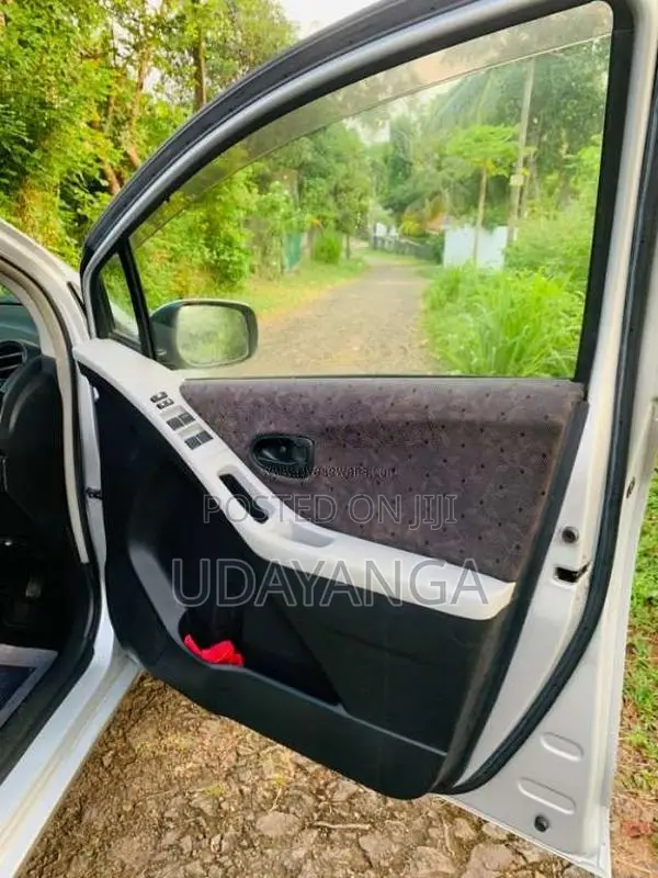 Toyota Vitz 2008 Car (Used)
