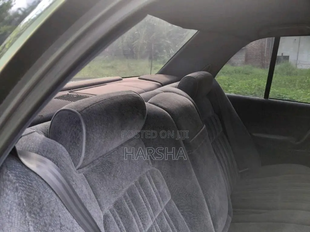 Toyota Crown 1992 Car (Used)