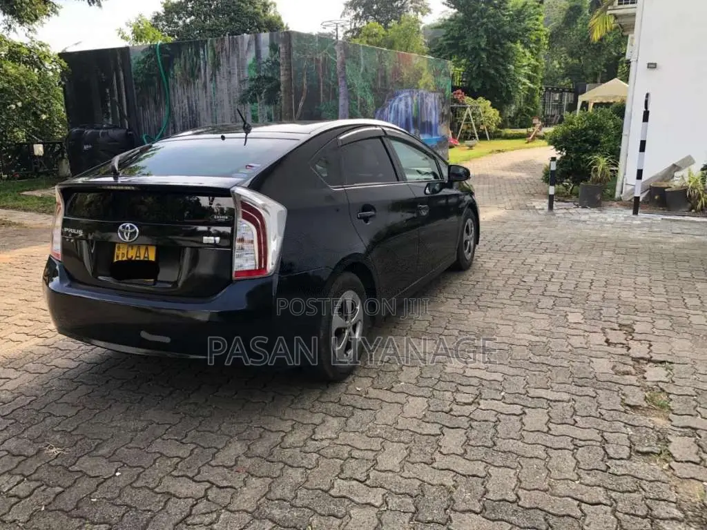 Toyota Prius 2013 Car (Used)