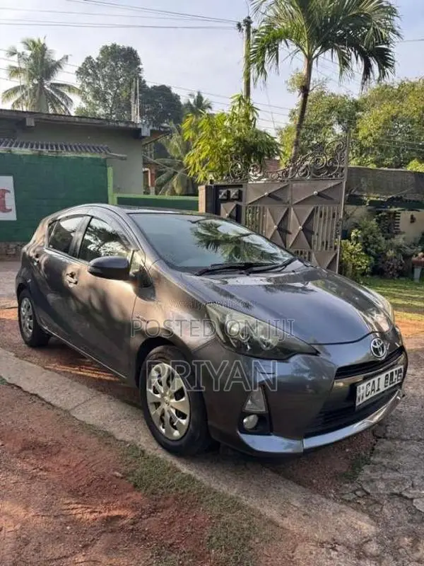 Toyota Aqua G Grade 2013 Car (Used)