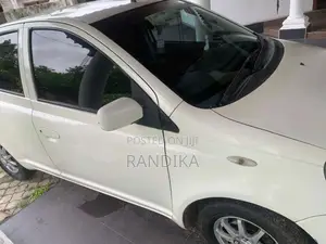 Toyota Vitz 2001 Car (Used)