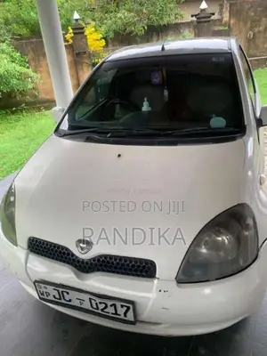 Toyota Vitz 2001 Car (Used)