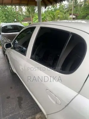 Toyota Vitz 2001 Car (Used)