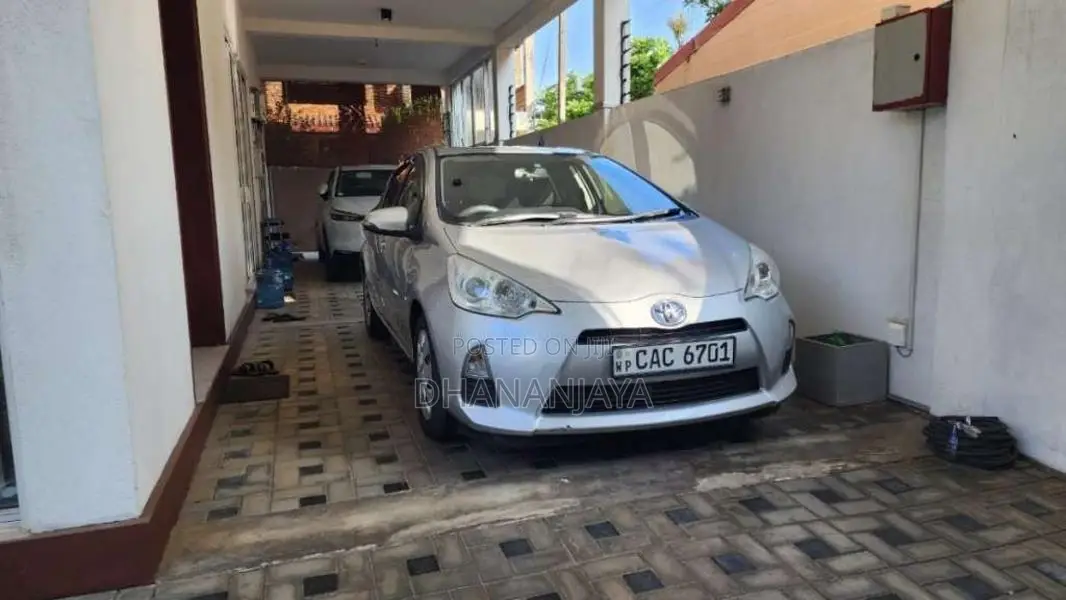 Toyota Aqua 2013 Car (Used)