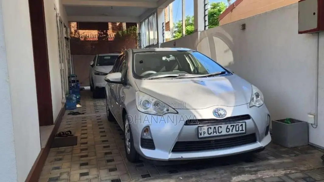 Toyota Aqua 2013 Car (Used)