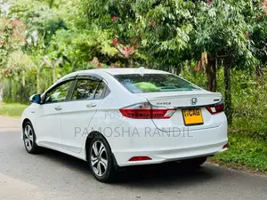 Honda Grace 2015 Car (Used)