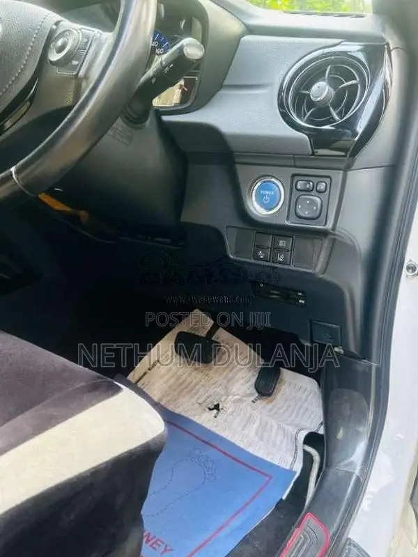 Toyota Axio 2017 Car (Used)