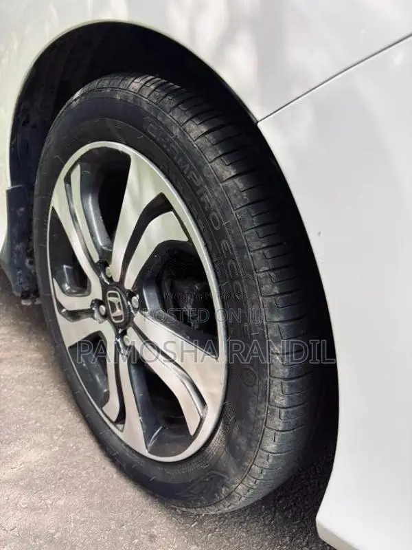 Honda Grace 2015 Car (Used)