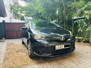 Toyota Vitz 2015 Car (Used)