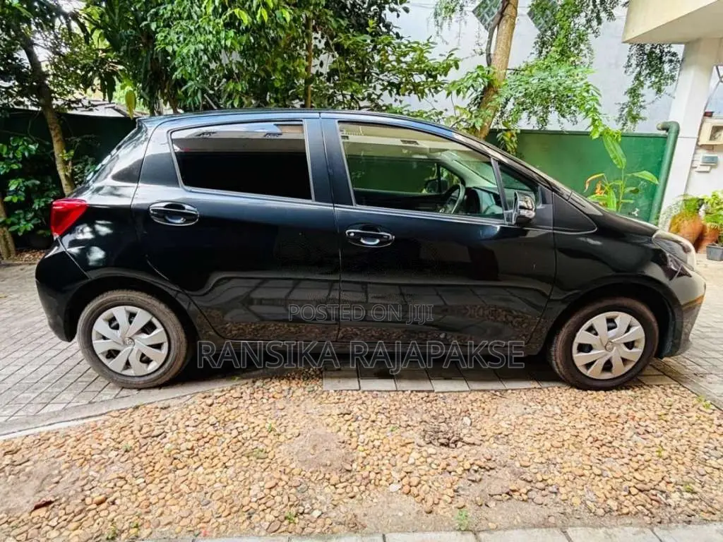 Toyota Vitz 2015 Car (Used)