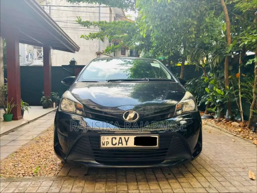 Toyota Vitz 2015 Car (Used)