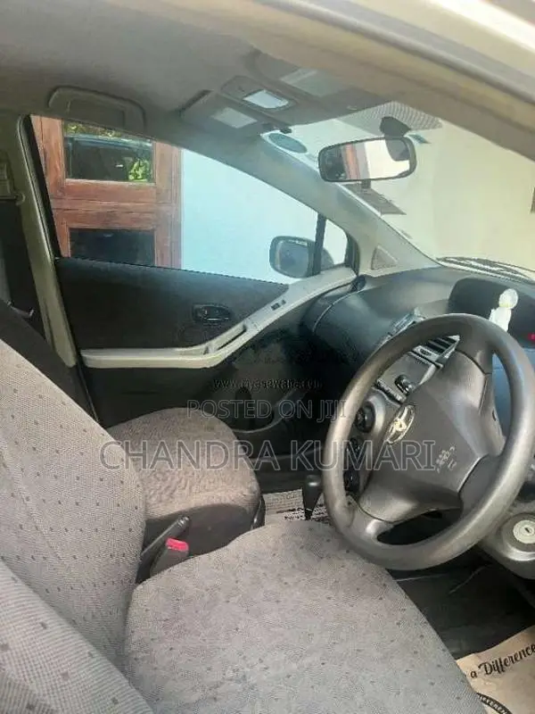 Toyota Vitz 2009 Car (Used)