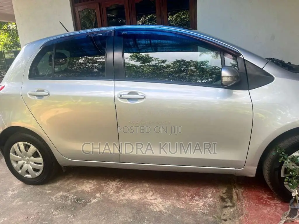 Toyota Vitz 2009 Car (Used)