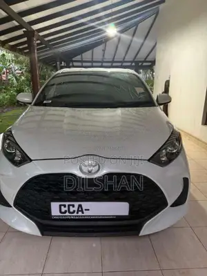 Toyota Yaris Apple Car Play 360 2025 Car (Used)