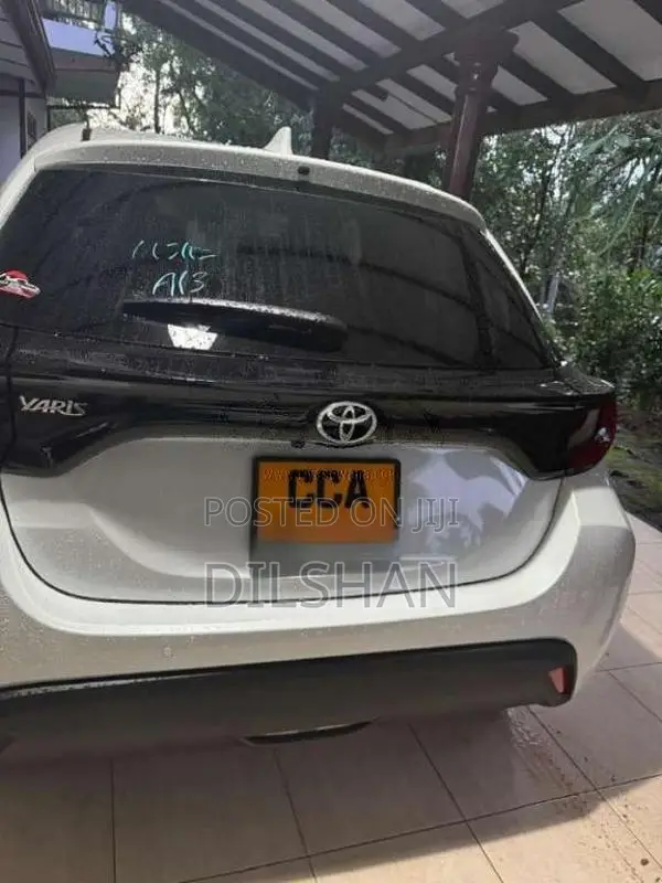 Toyota Yaris Apple Car Play 360 2025 Car (Used)