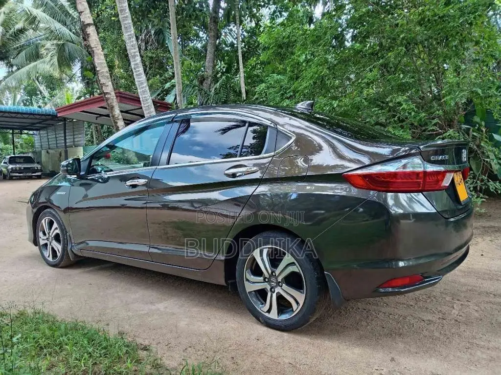 Honda Grace 2015 Car (Used)