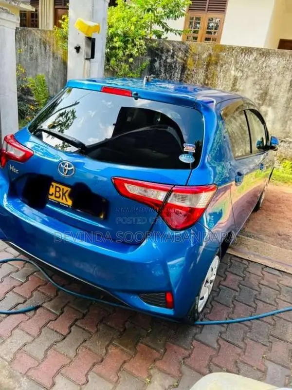 Toyota Vitz 2018 Car (Used)