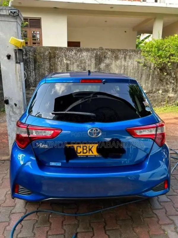 Toyota Vitz 2018 Car (Used)