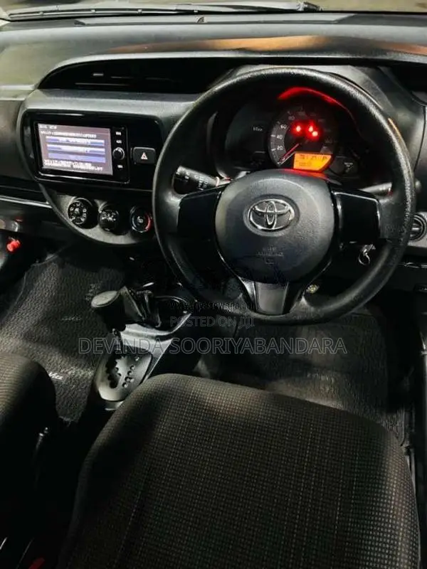 Toyota Vitz 2018 Car (Used)