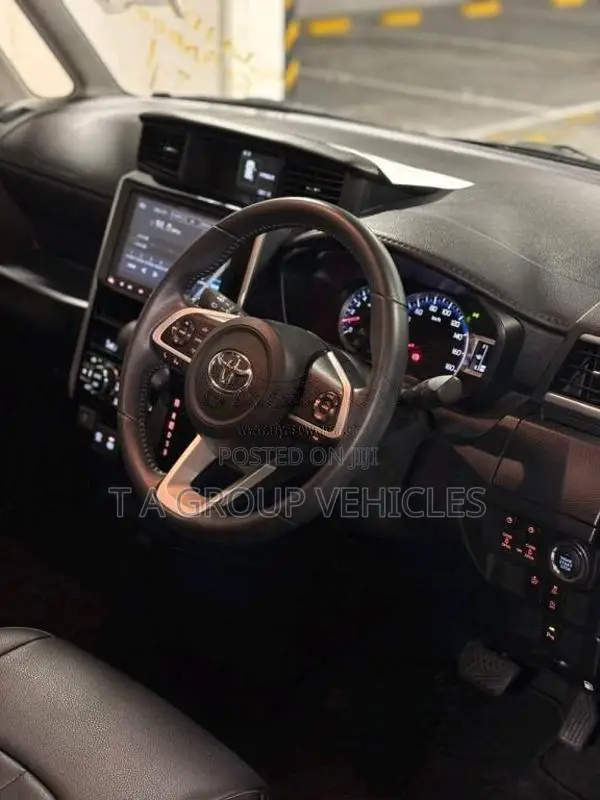 Toyota Roomy Custom G 2023 Car Unregistered (Recondition)