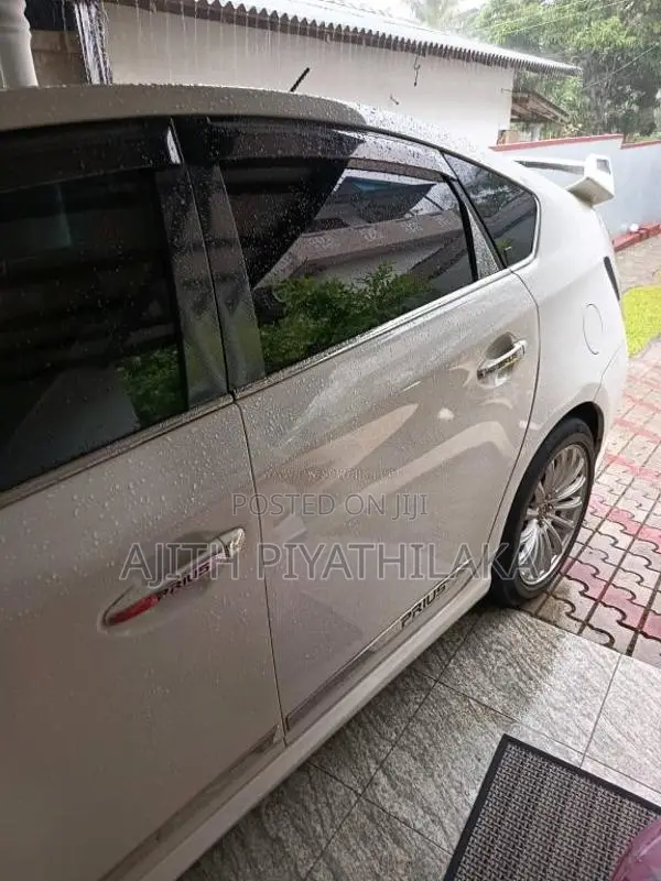 Toyota Prius 2011 Car (Used)