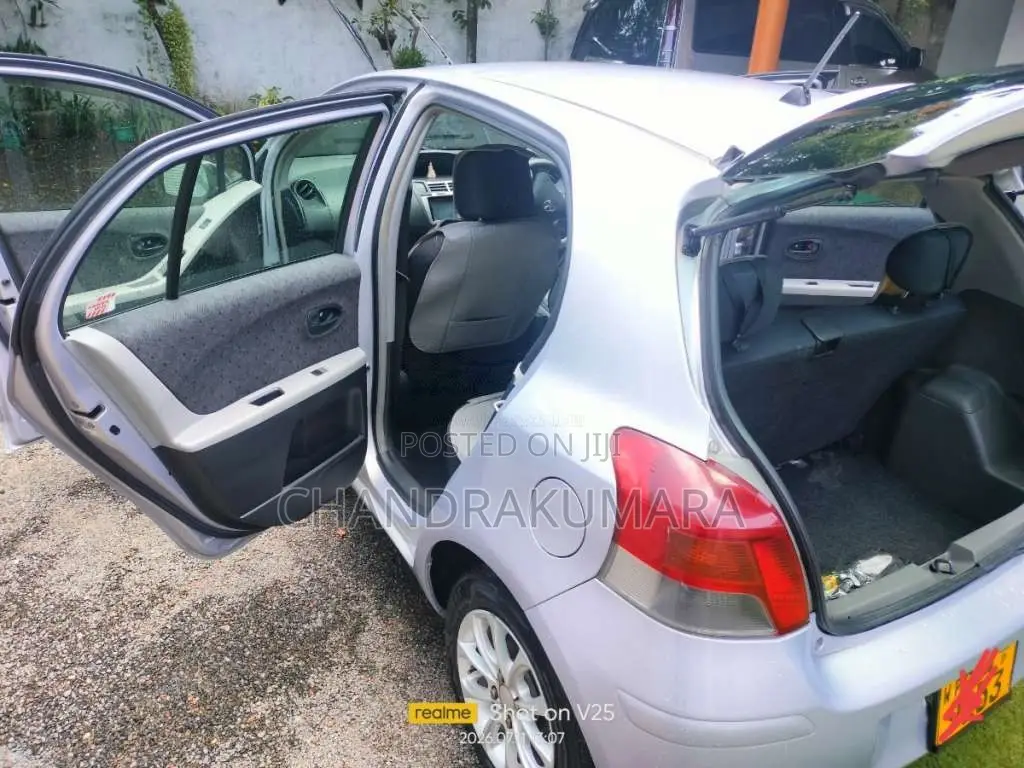 Toyota Vitz 2010 Car (Used)