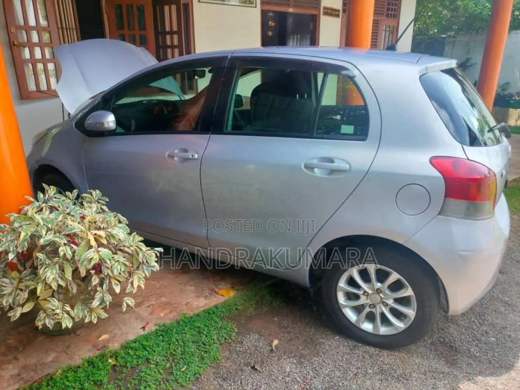 Toyota Vitz 2010 Car (Used)