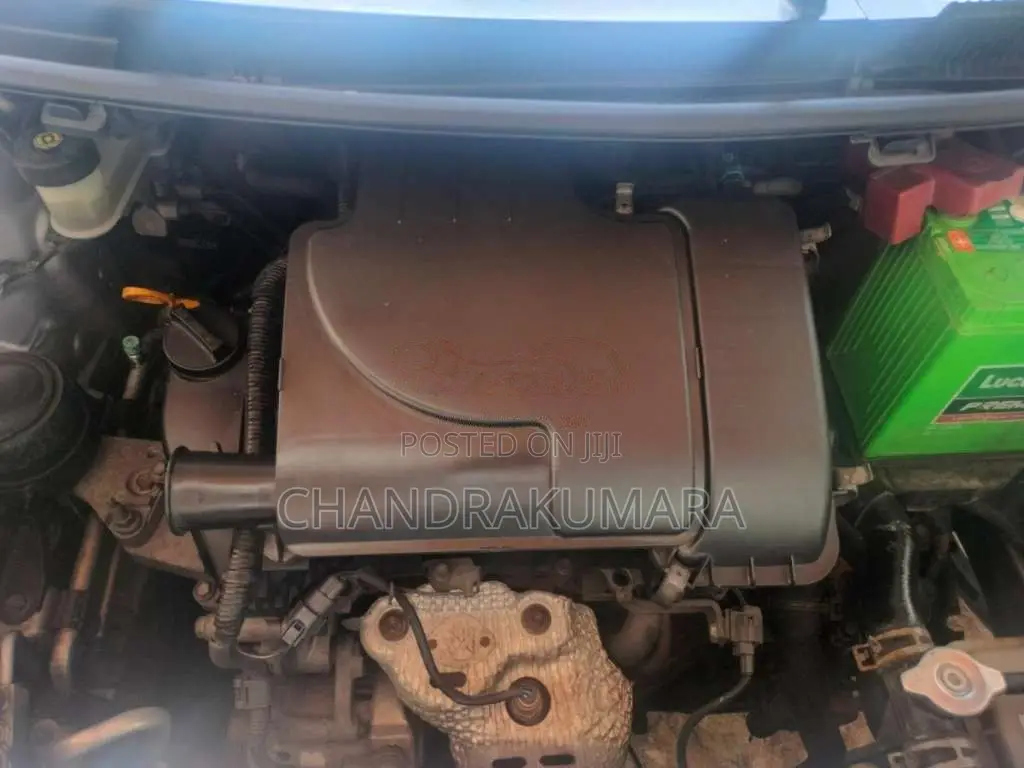 Toyota Vitz 2010 Car (Used)