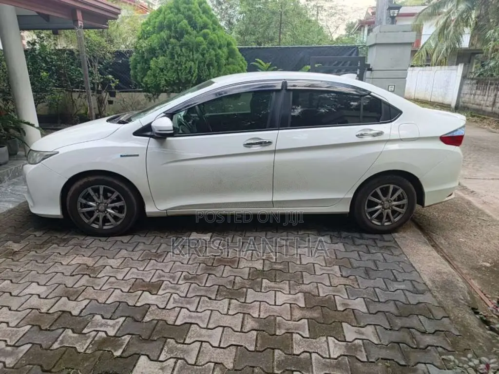 Honda Grace 2015 Car (Used)