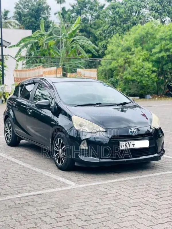 Toyota Aqua 2014 Car (Used)
