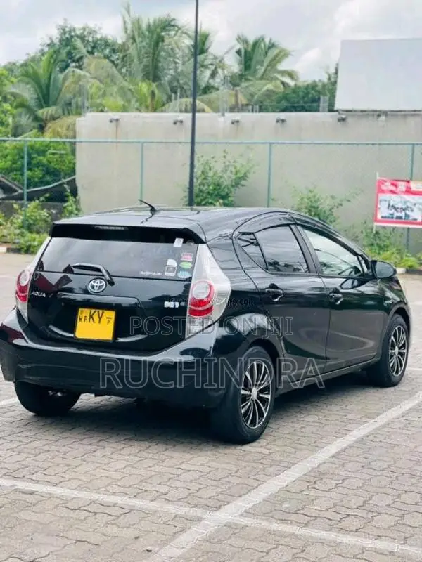 Toyota Aqua 2014 Car (Used)