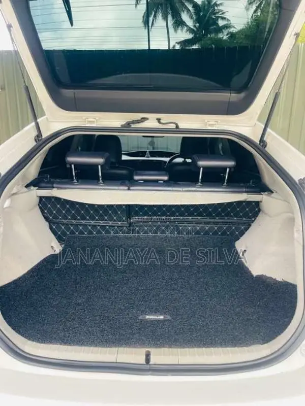Toyota Prius 2013 Car (Used)