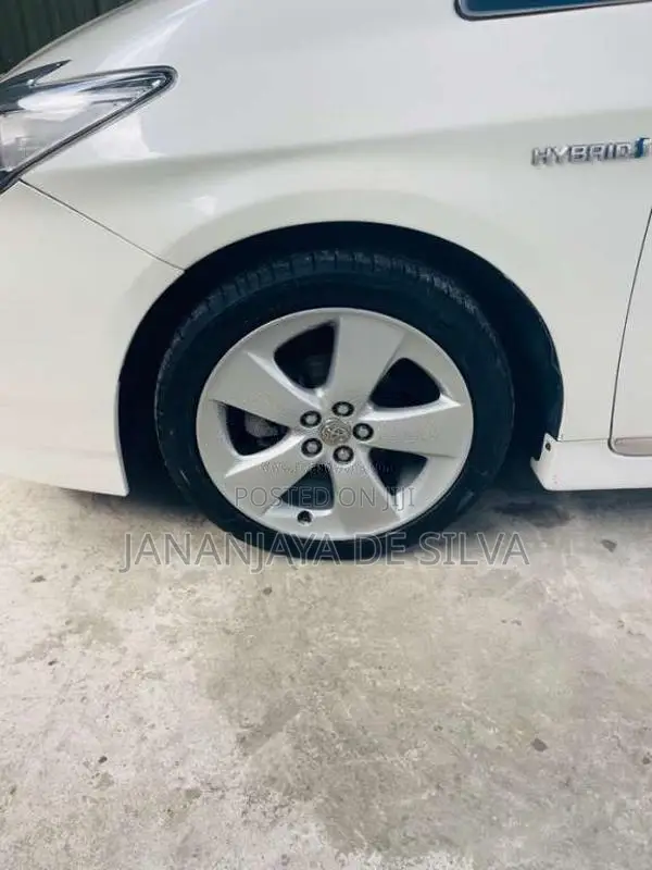 Toyota Prius 2013 Car (Used)