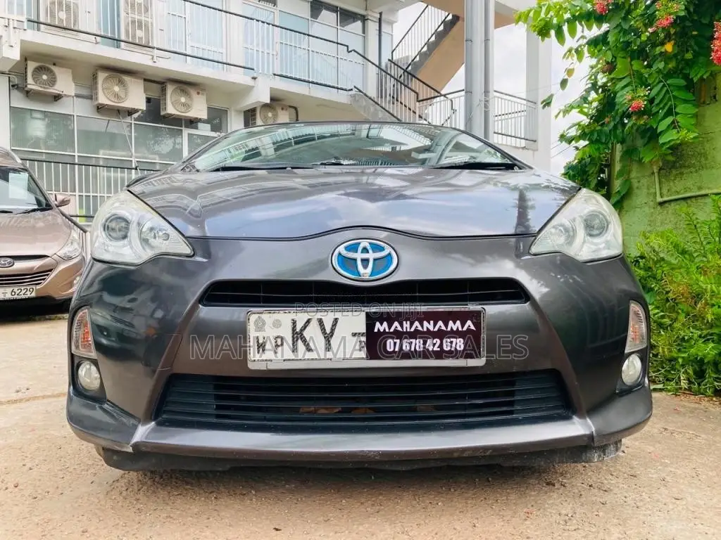 Toyota Aqua 2014 Car (Used)