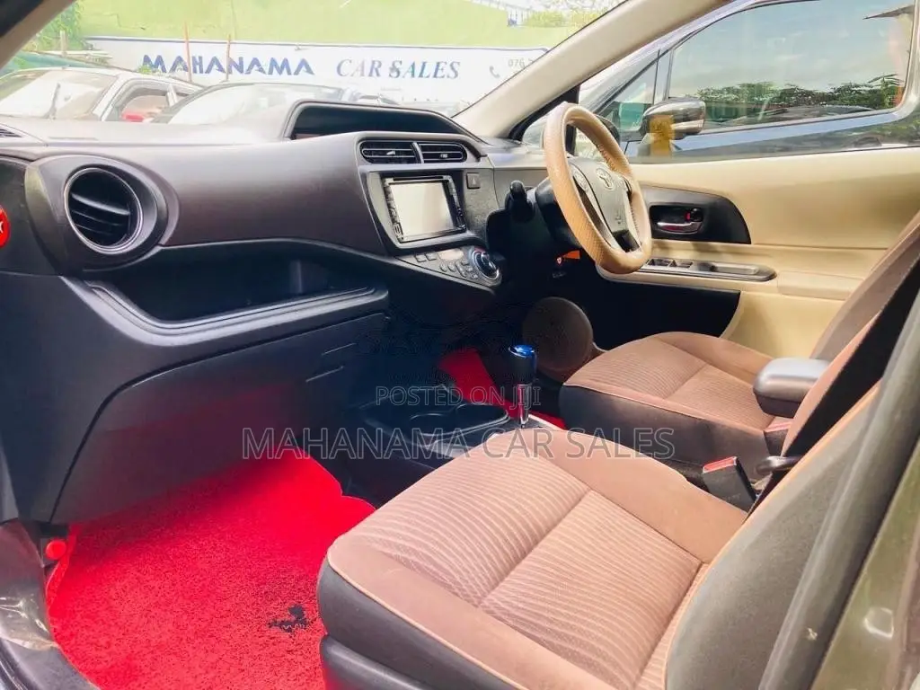 Toyota Aqua 2014 Car (Used)