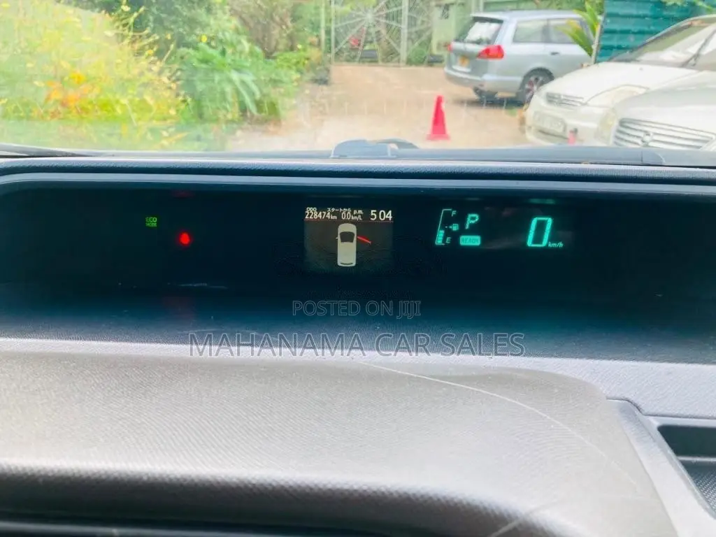 Toyota Aqua 2014 Car (Used)