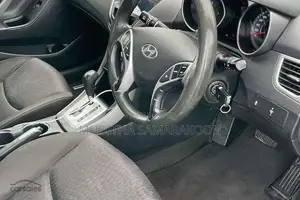 Hyundai Elantra 2012 Car (Used)