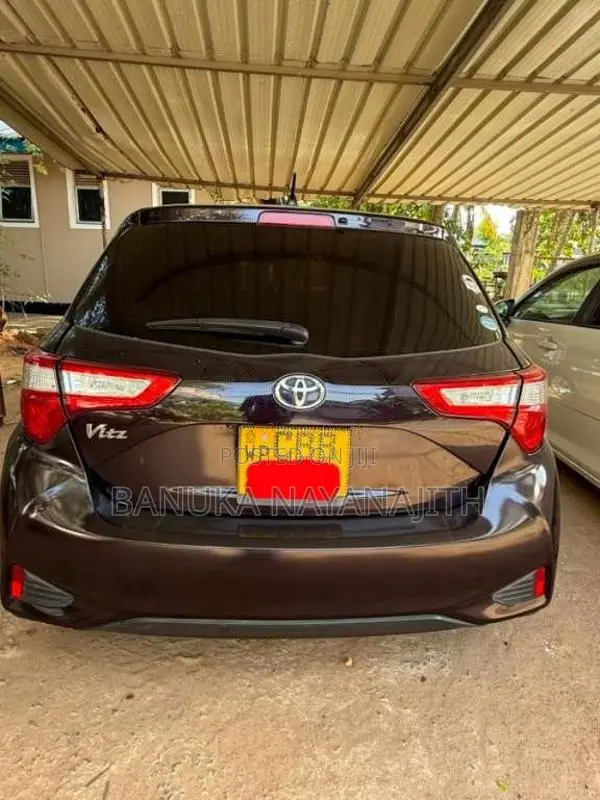 Toyota Vitz 2018 Car (Used)